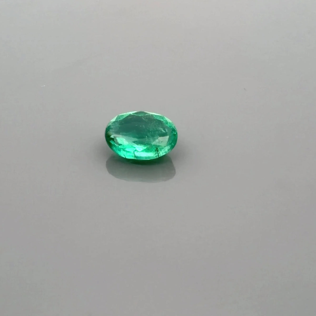 1.29ct Oval Natural Emerald (Colour Green, Clarity Moderately Included, Cut Faceted)